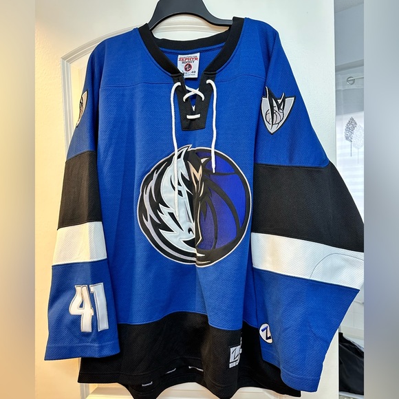 Ultra rare Dirk Nowitzki Zephyr Hockey Jersey NWOT 48 Dallas Mavericks MAVS NBA - Picture 3 of 3